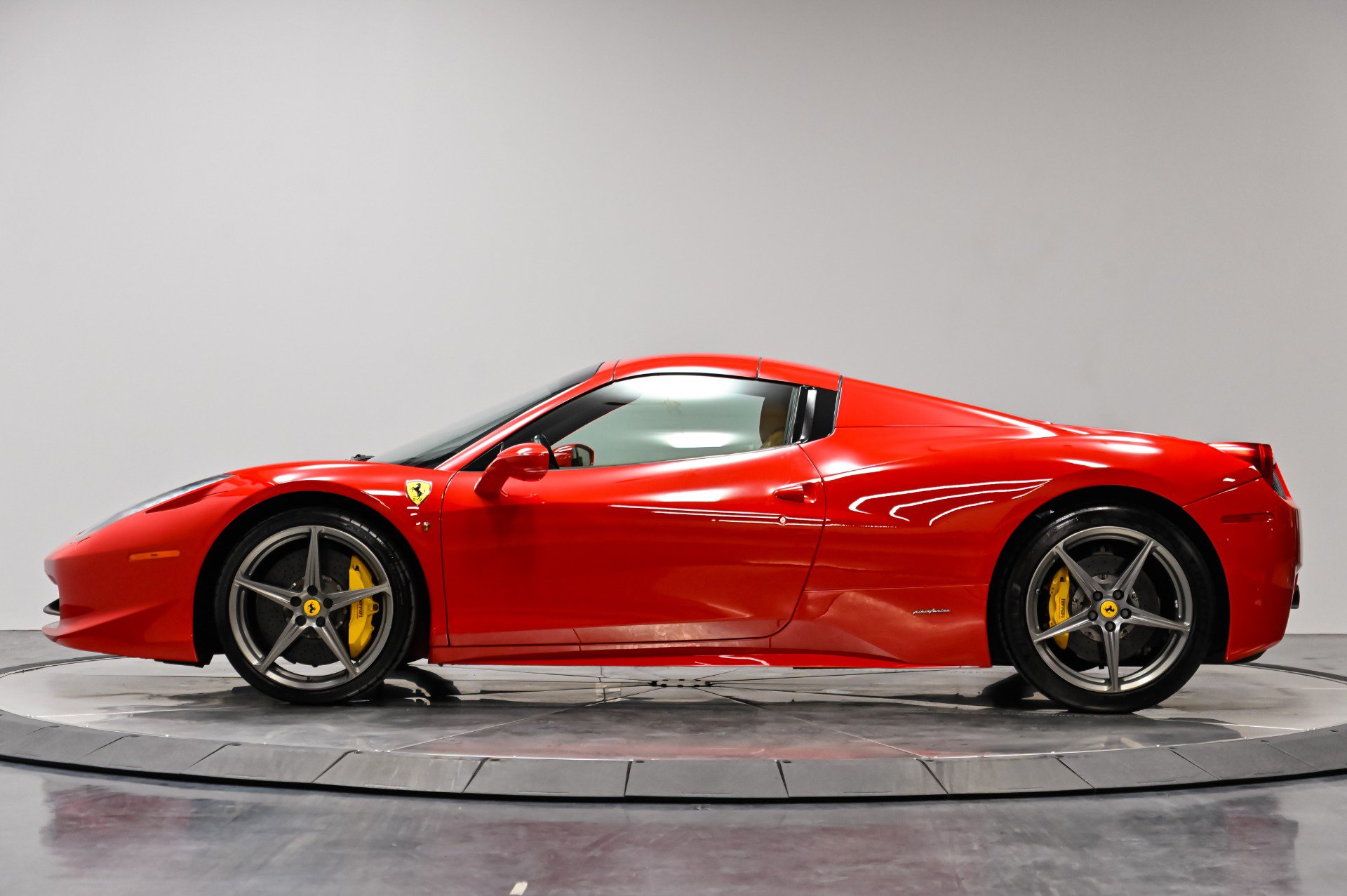 Used 2013 Ferrari 458 Spider RWD image 17