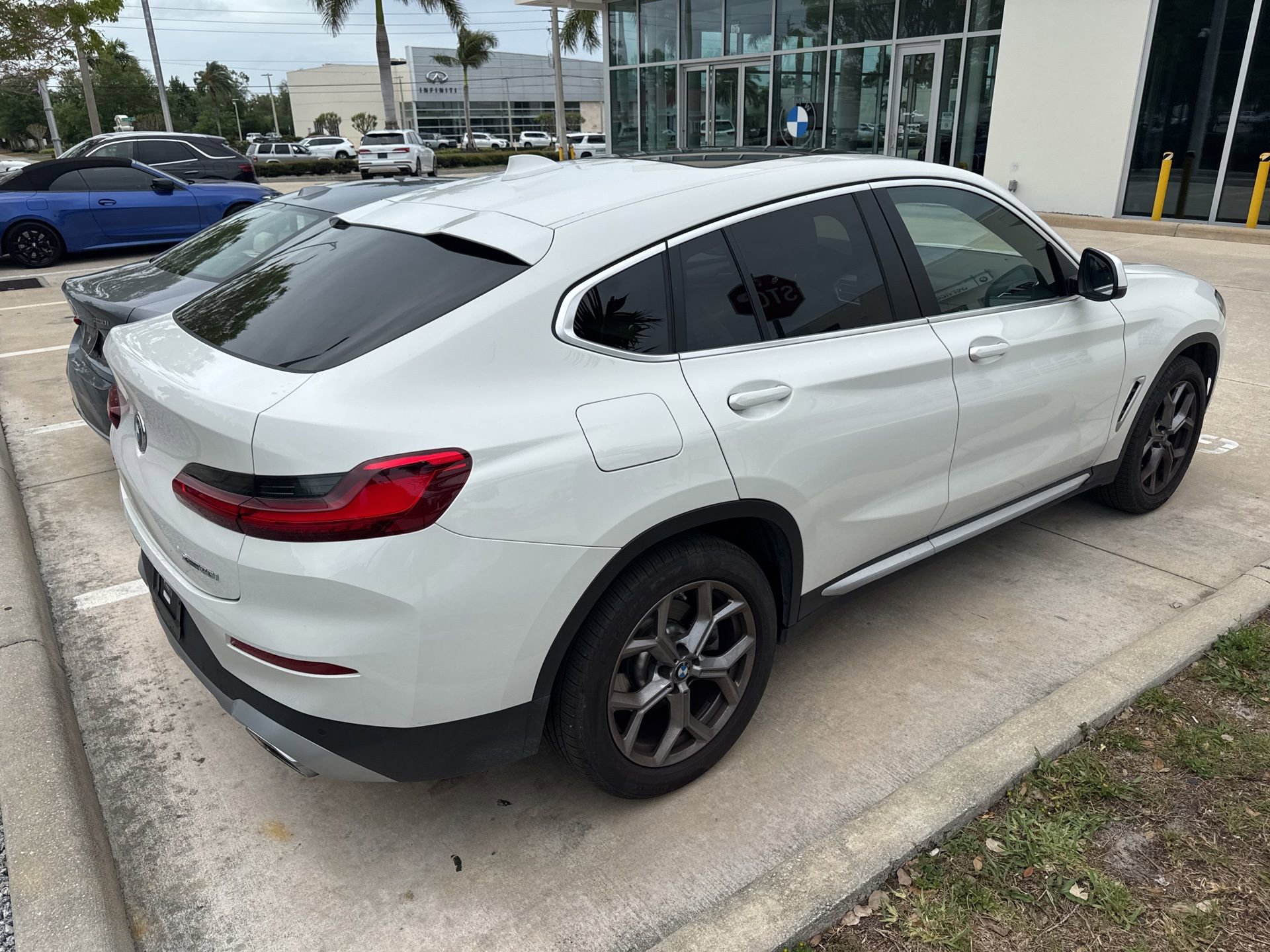 Used 2025 BMW X4 xDrive30i image 3