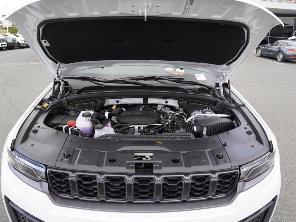 New 2026 Jeep Grand Cherokee Altitude AWD/4WD image 31
