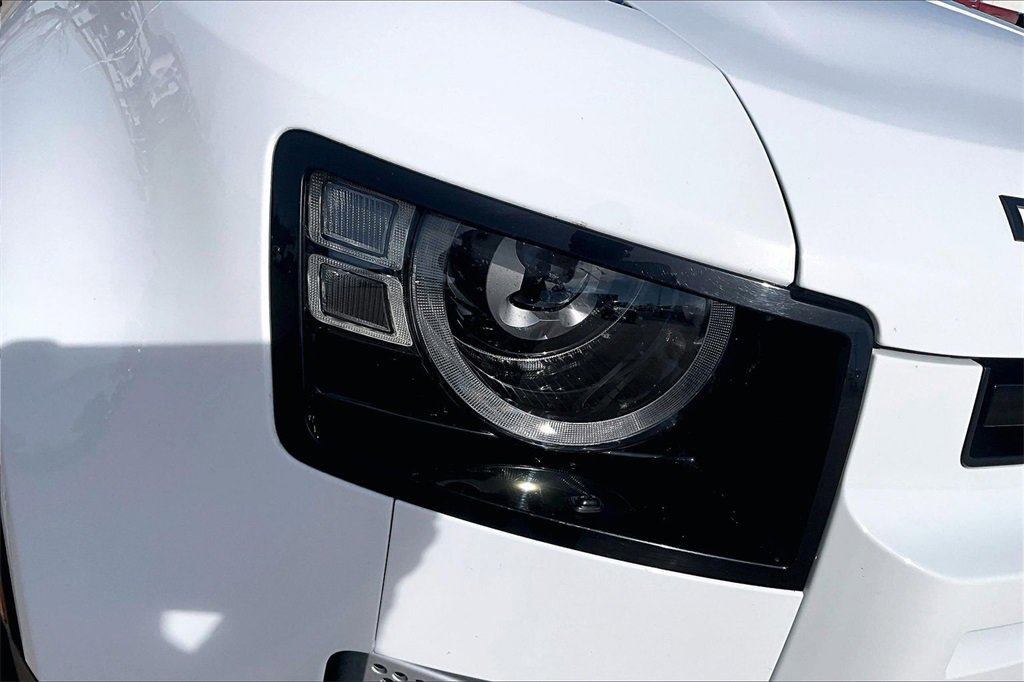 Used 2025 Land Rover Defender 110 S image 30