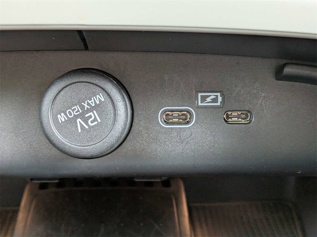 Used 2023 Volvo XC40 B5 Ultimate image 30