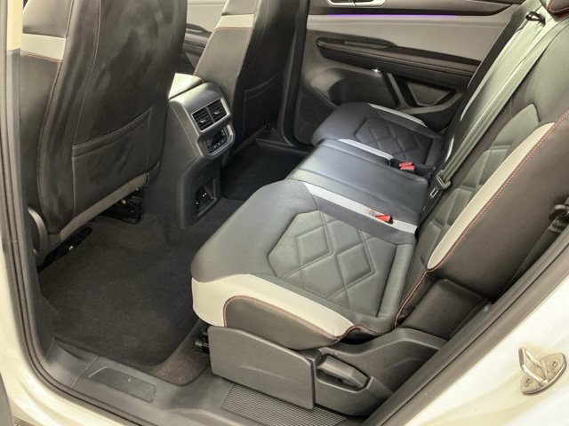 Used 2024 Volkswagen Atlas Peak Edition SE AWD/4WD image 9