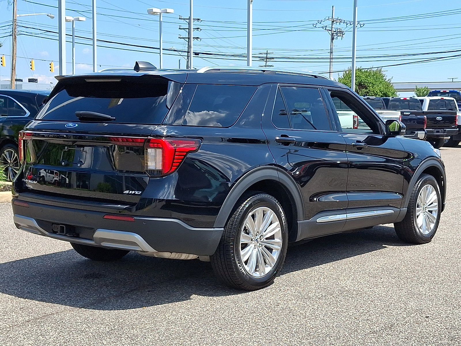 Certified 2025 Ford Explorer Platinum w/ LUX Leather Package AWD/4WD image 11