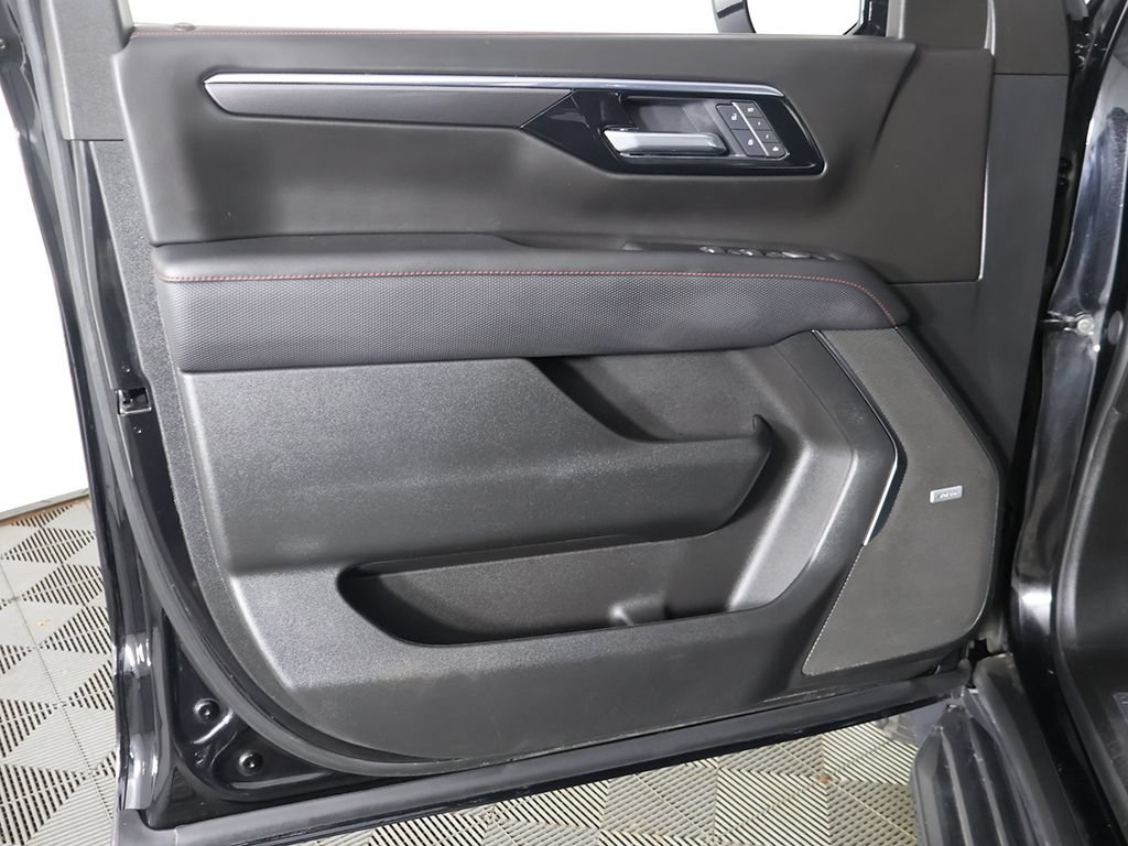 Used 2025 Chevrolet Tahoe RST w/ Comfort Package AWD/4WD image 28