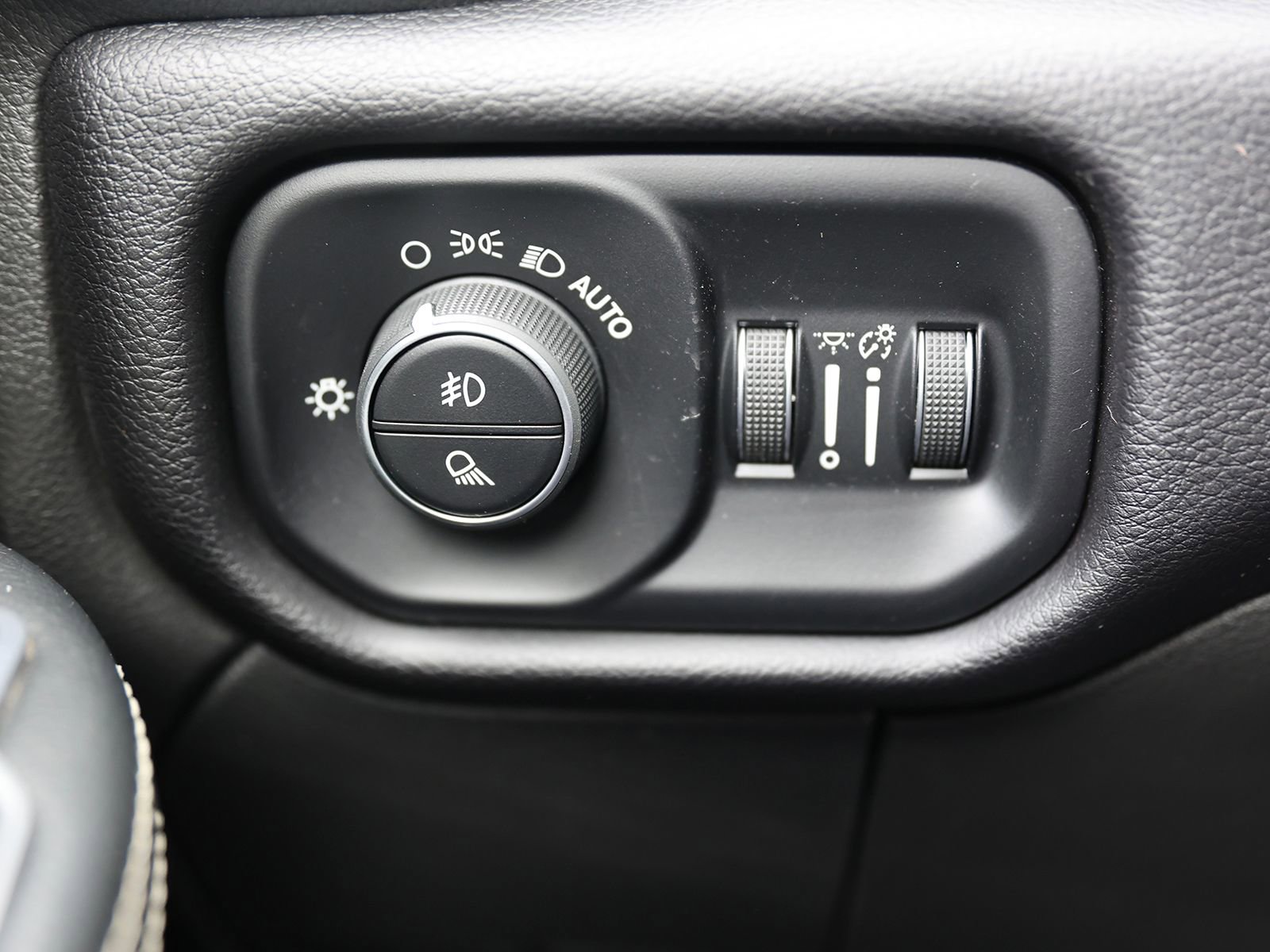 Used 2024 RAM 2500 Laramie image 39