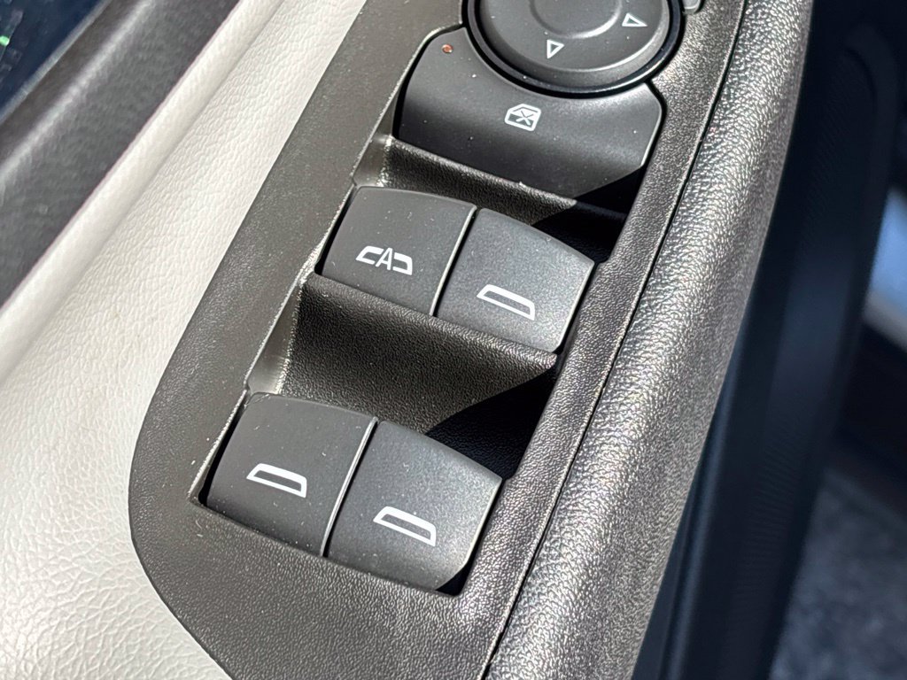 Used 2022 Chevrolet Equinox LS w/ LS Convenience Package FWD image 17