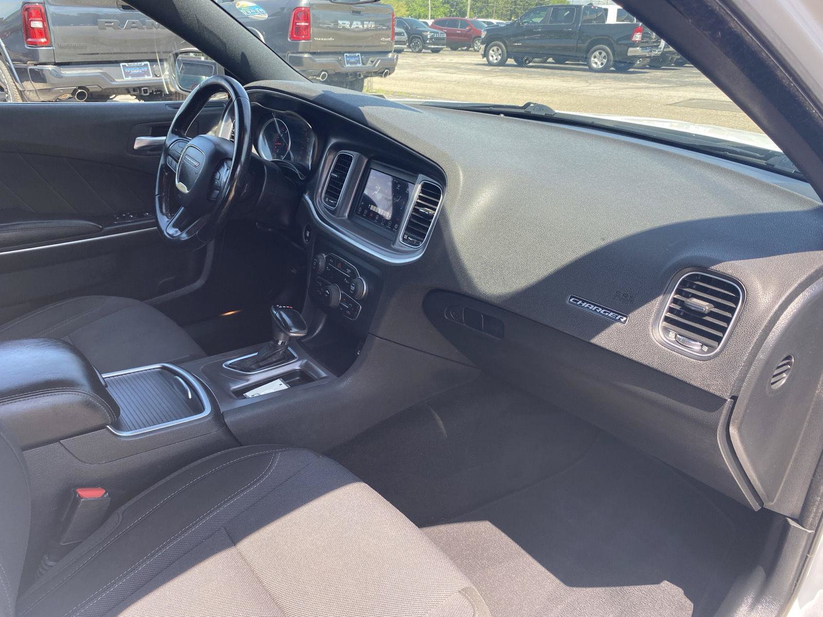 Used 2020 Dodge Charger SXT RWD image 34