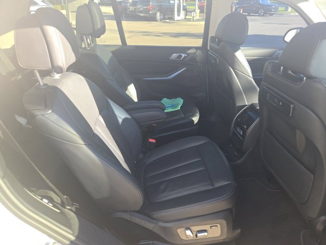 Used 2022 BMW X7 xDrive40i w/ Parking Assistance Package AWD/4WD image 14