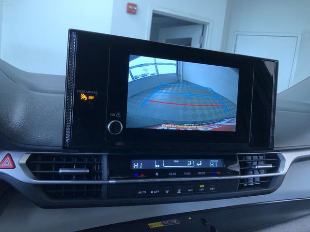 Used 2026 Toyota Sienna LE FWD image 28