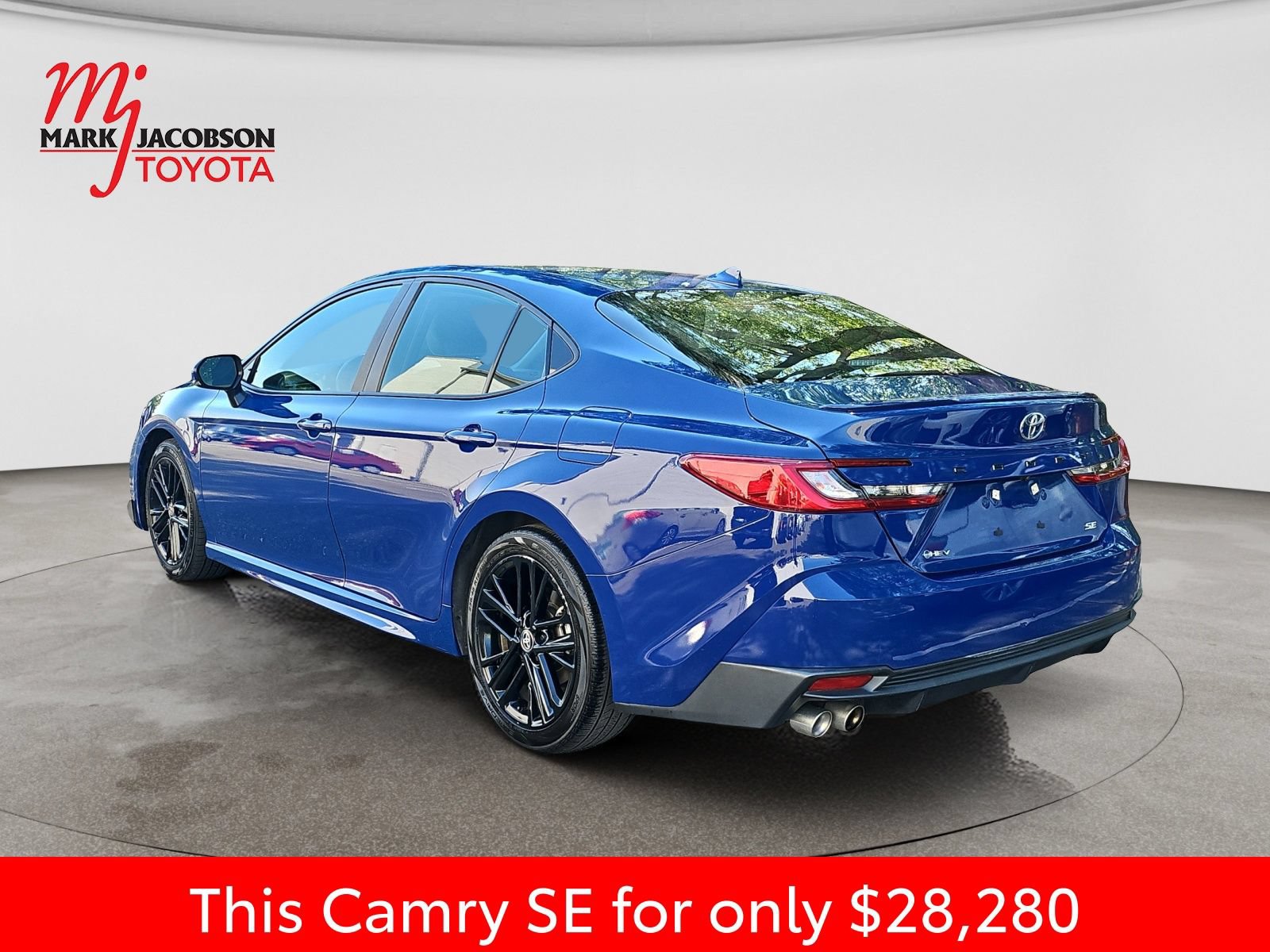 Used 2025 Toyota Camry SE FWD image 14