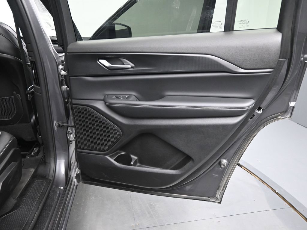 Used 2023 Jeep Grand Cherokee L Laredo AWD/4WD image 18