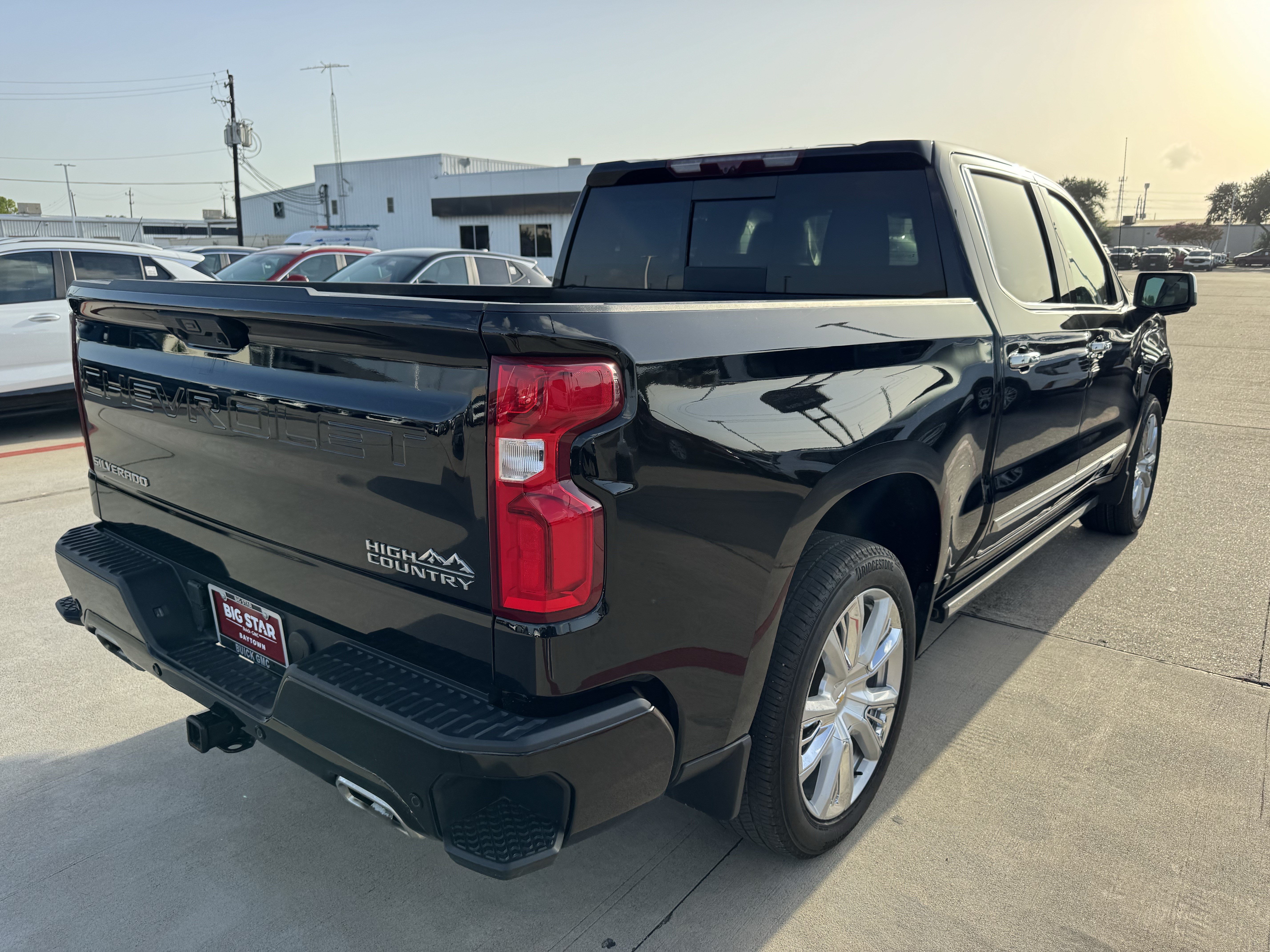 Used 2025 Chevrolet Silverado 1500 High Country w/ High Country Premium Package AWD/4WD image 6