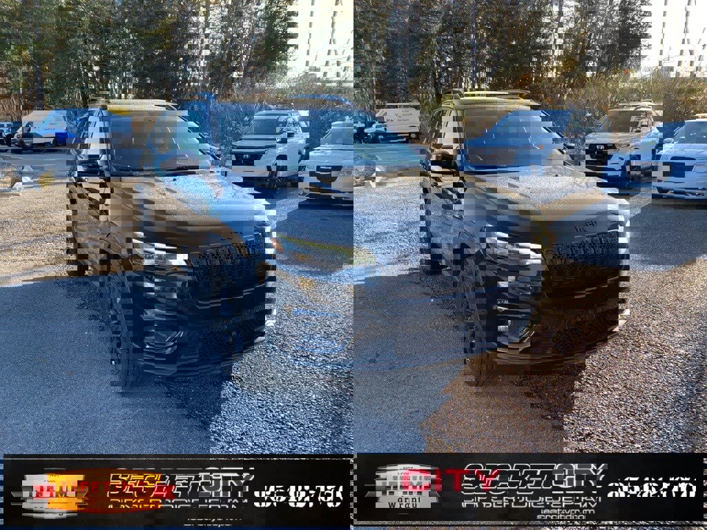 Used 2023 Jeep Cherokee Altitude Lux image 3