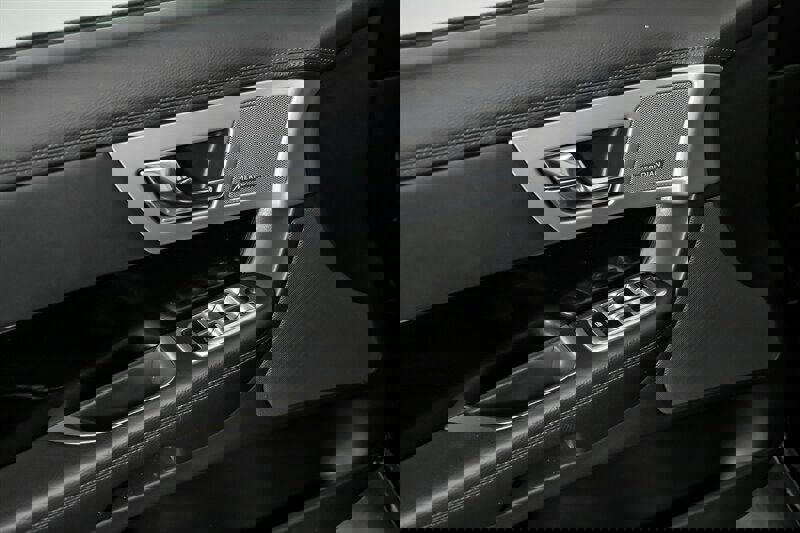 Used 2015 Jaguar XF Portfolio image 16