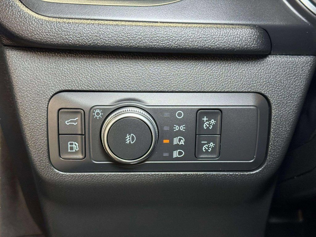 Used 2021 Ford Escape Titanium image 9