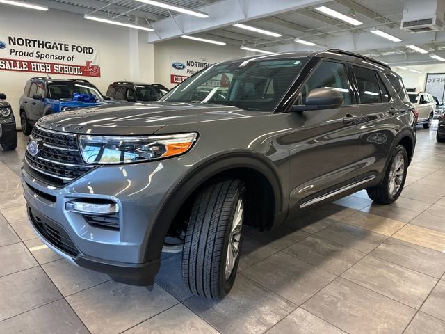 Used 2023 Ford Explorer XLT w/ Equipment Group 202A AWD/4WD image 18