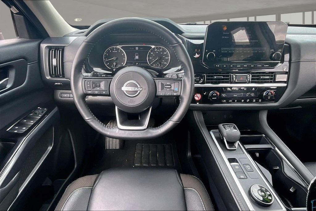 Used 2025 Nissan Pathfinder SL image 8