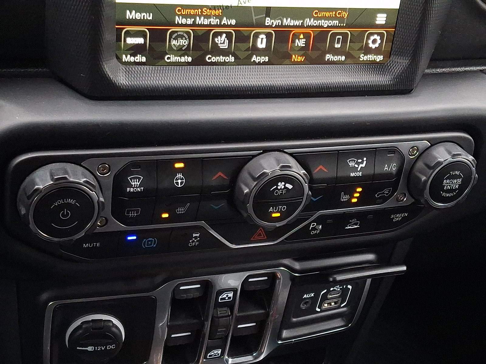 Used 2022 Jeep Wrangler Unlimited Sahara image 16