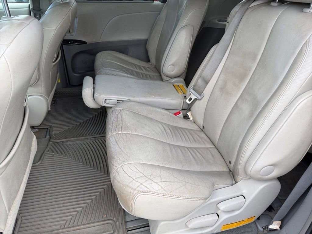 Used 2012 Toyota Sienna LE image 11
