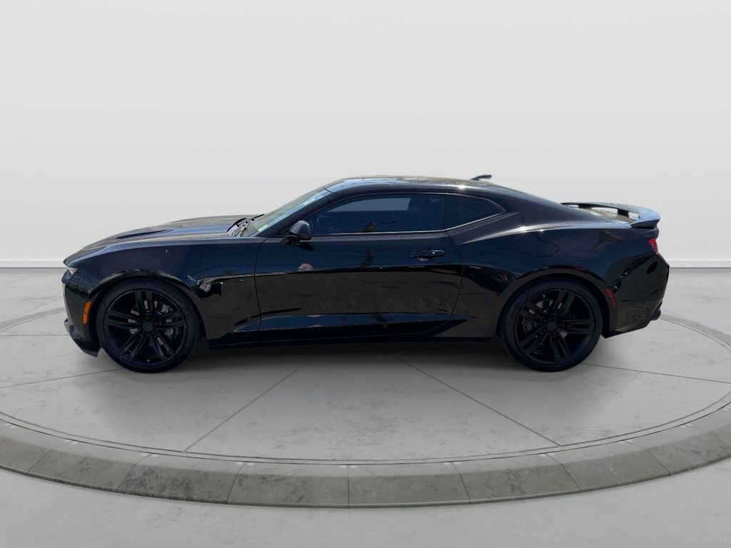 Used 2018 Chevrolet Camaro SS RWD image 4