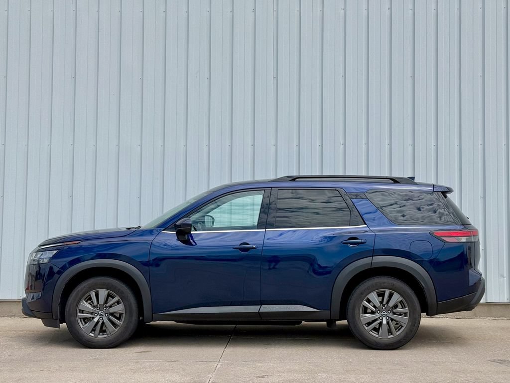 Used 2022 Nissan Pathfinder SV AWD/4WD image 3