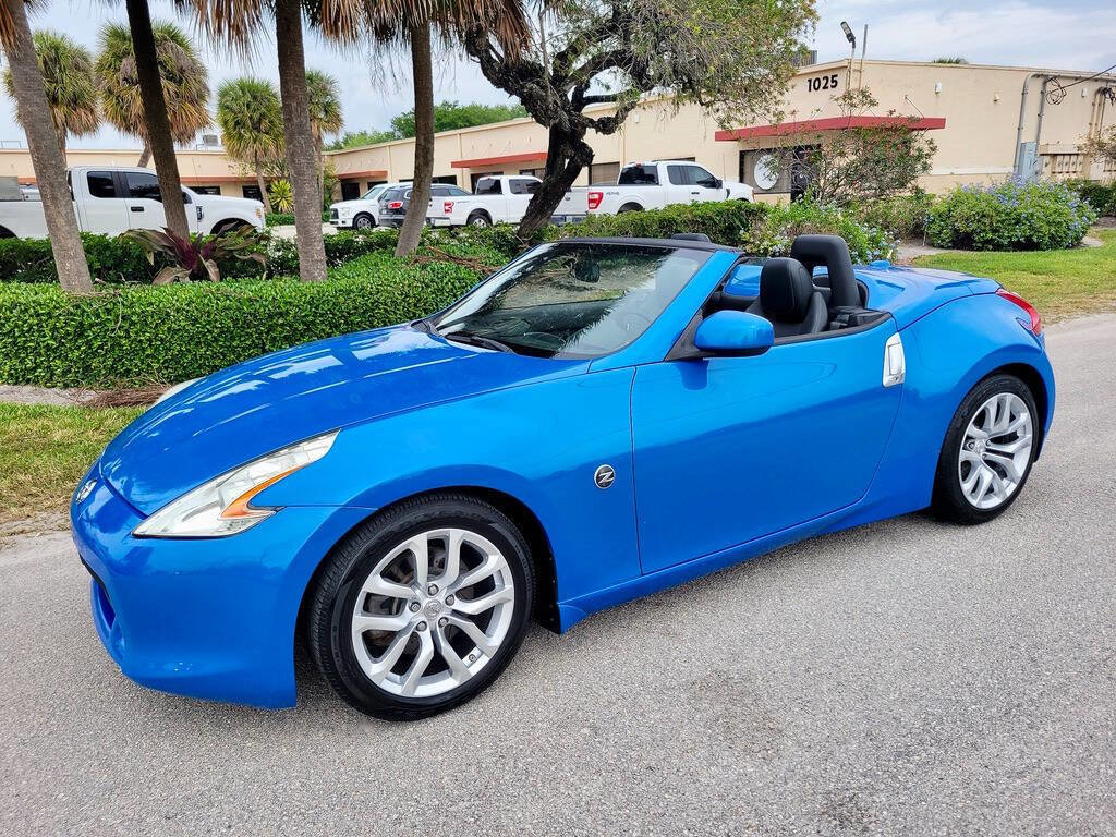 Used 2010 Nissan 370Z Touring image 1