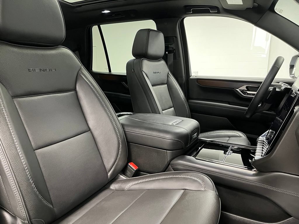 Used 2026 GMC Yukon Denali w/ Sun & Power Step Package AWD/4WD image 59