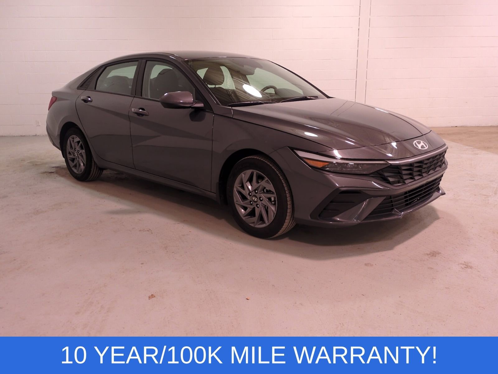 Used 2025 Hyundai Elantra Blue image 1