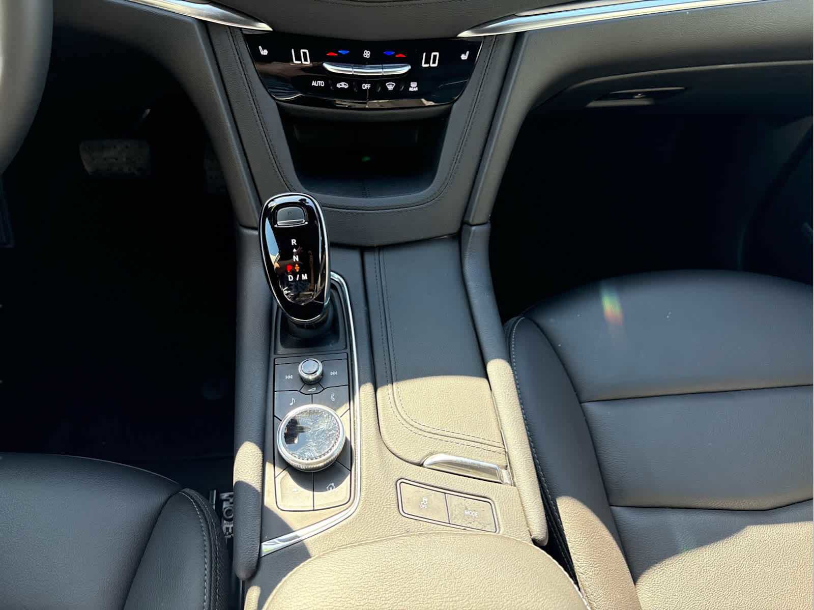 Used 2025 Cadillac XT5 Luxury w/ LPO, Premium Carpet Package image 21