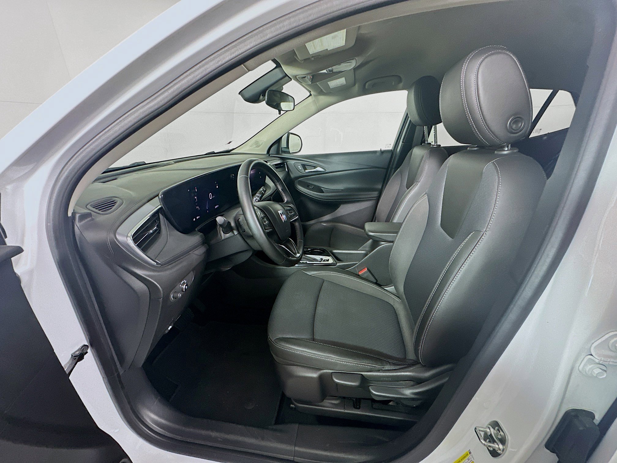 Used 2025 Buick Encore GX Preferred image 13