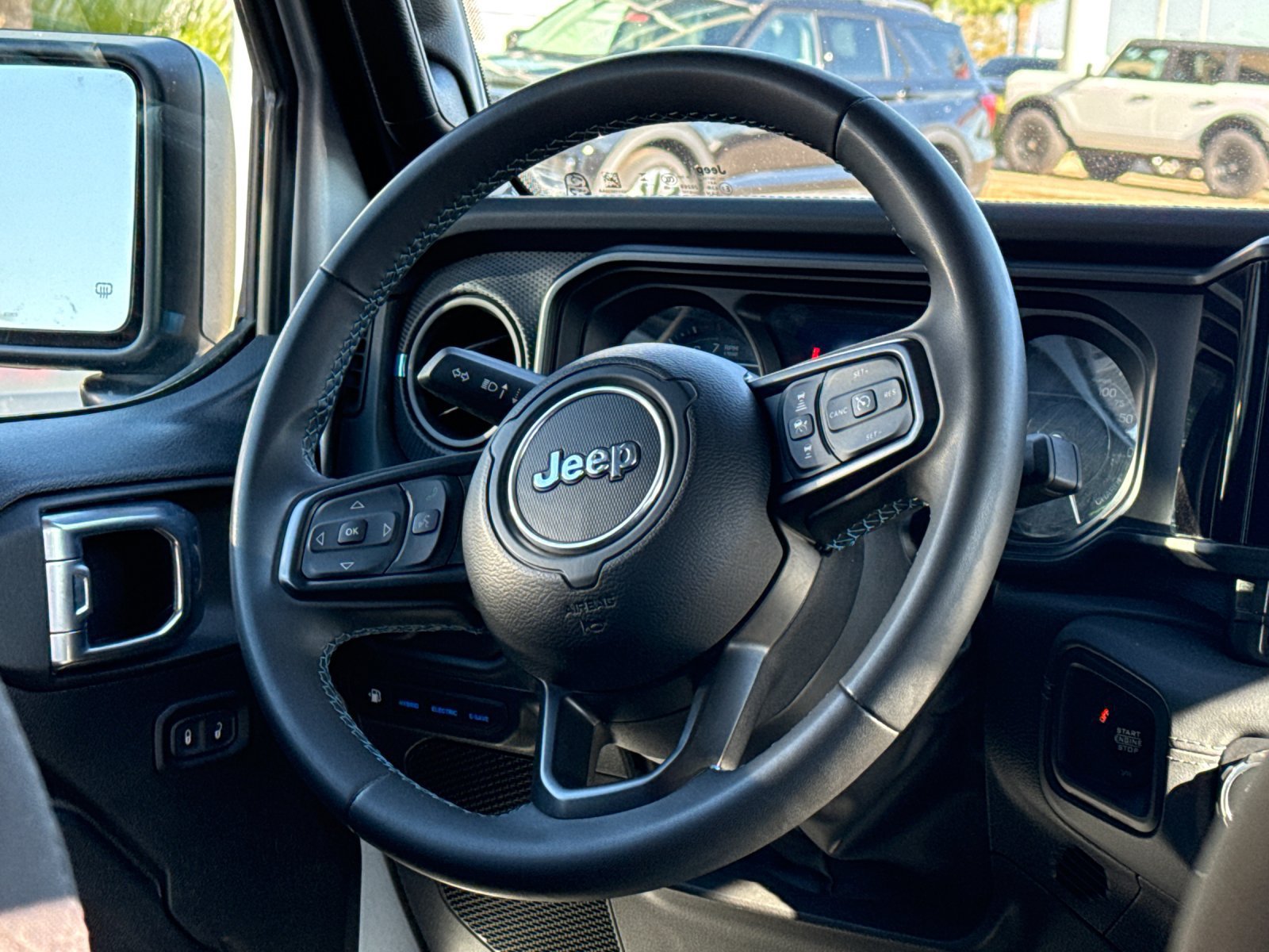 Used 2024 Jeep Wrangler Unlimited Rubicon 4xe AWD/4WD image 19