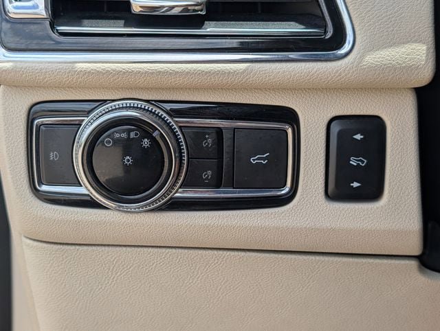 Used 2021 Lincoln Navigator Reserve w/ Luxury Package RWD image 23