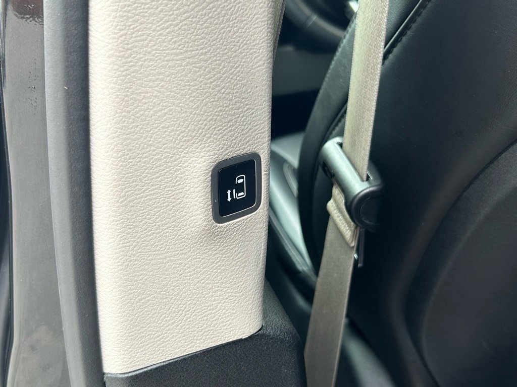 Used 2023 Chrysler Pacifica Touring-L FWD image 41