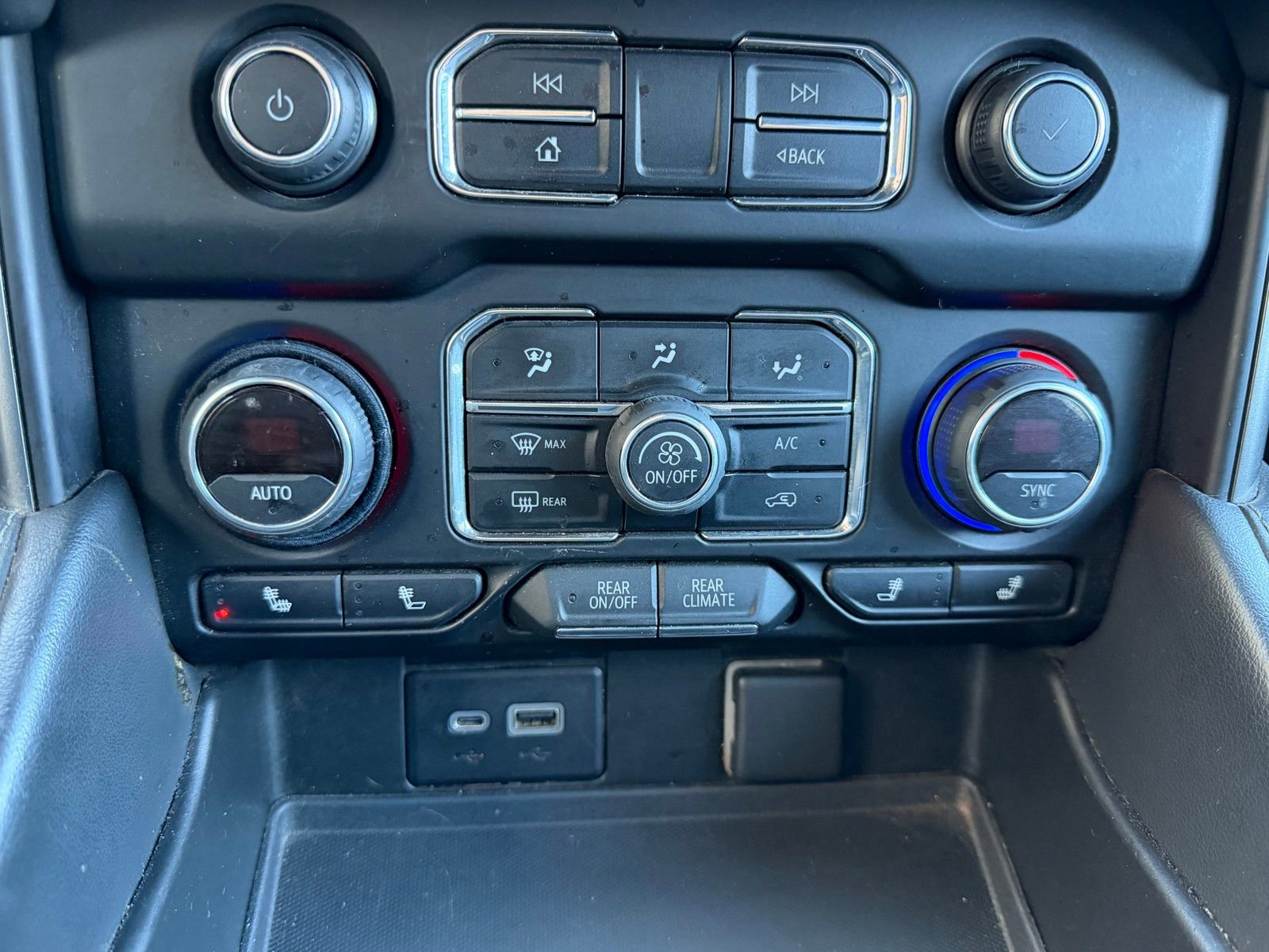 Used 2022 Chevrolet Suburban Z71 AWD/4WD image 19