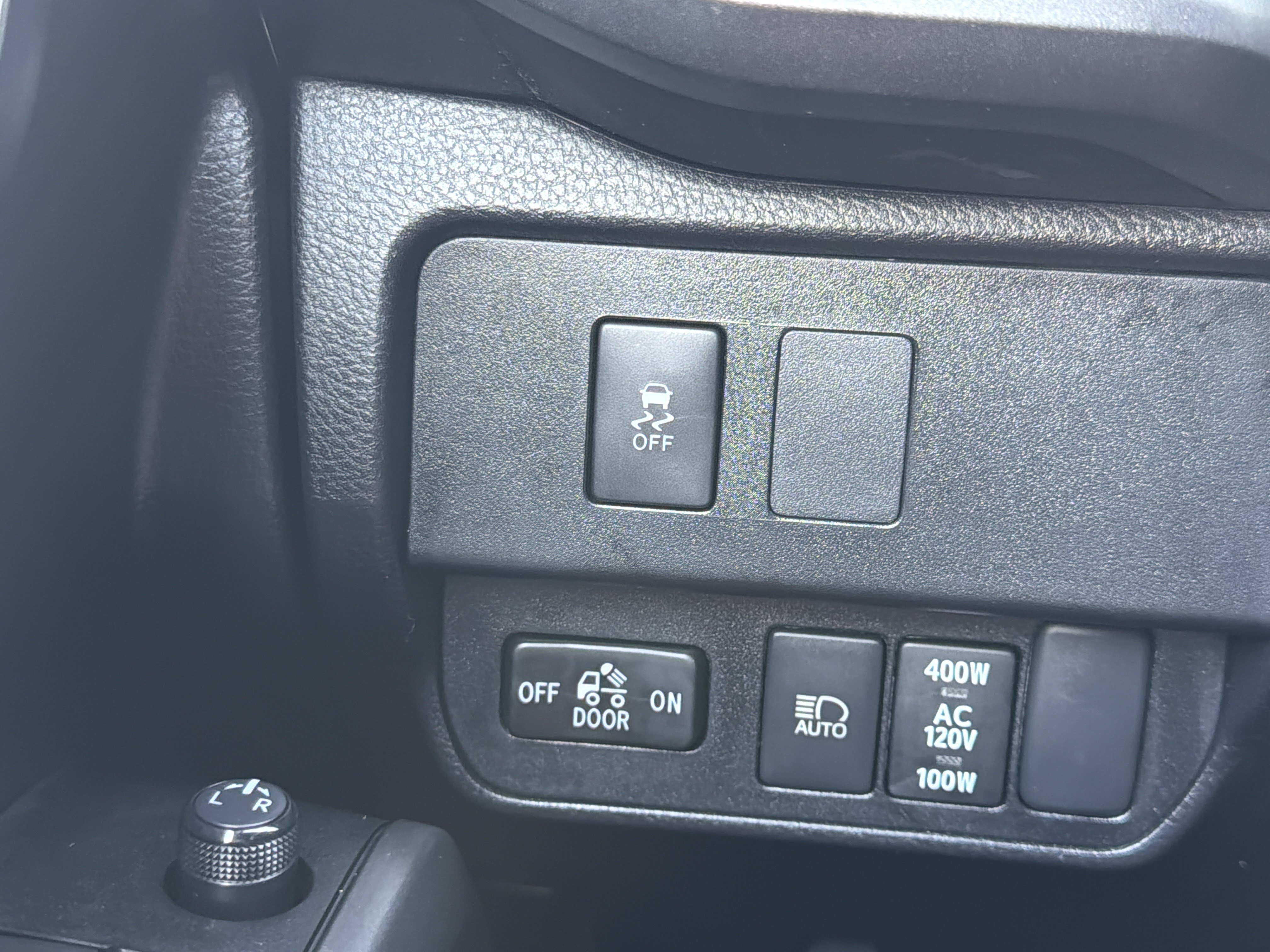Used 2023 Toyota Tacoma TRD Off-Road w/ Black Out Package (TMS) AWD/4WD image 31