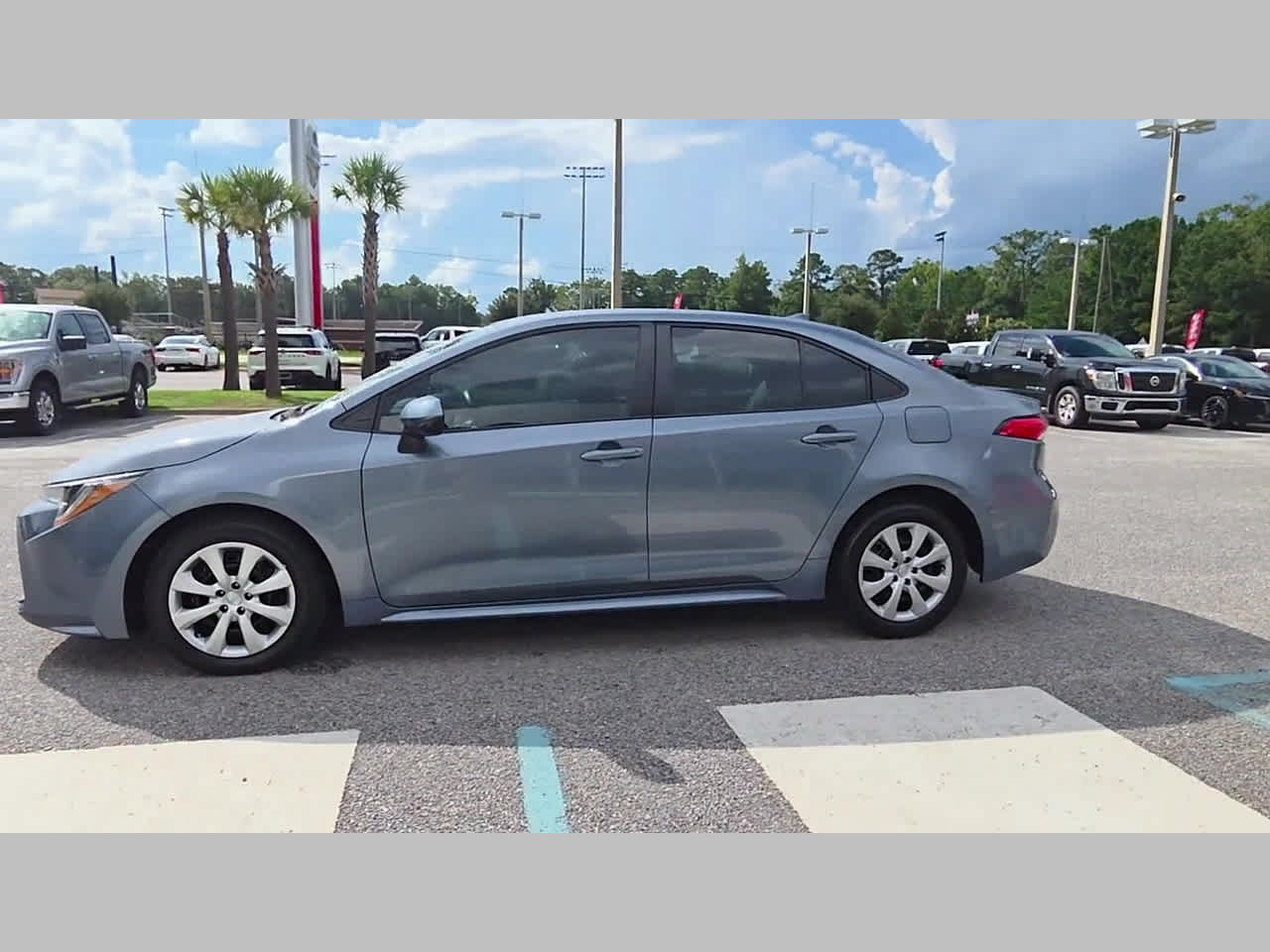 Used 2025 Toyota Corolla LE FWD image 26