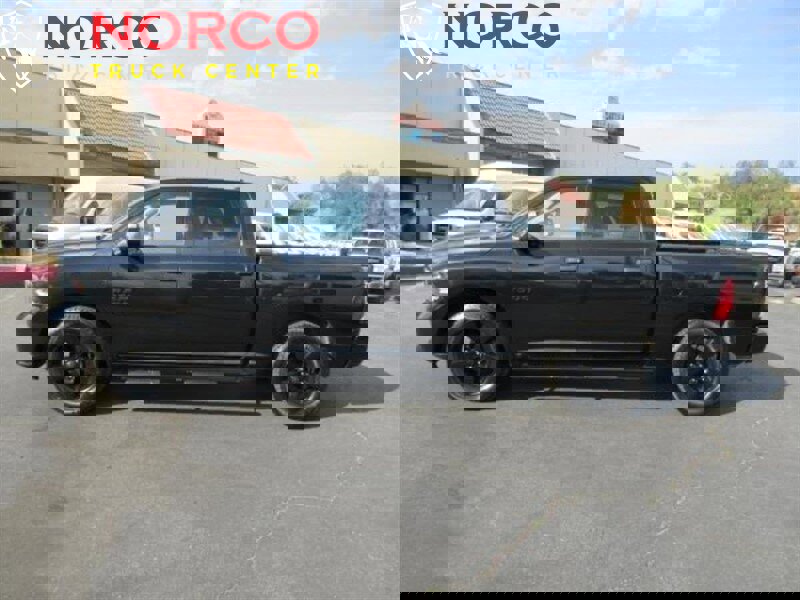 Used 2017 RAM 1500 Express w/ Black Ram 1500 Express Group image 5