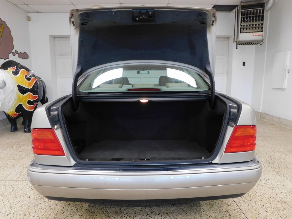 Used 1999 Mercedes-Benz E 320 4MATIC Sedan image 40