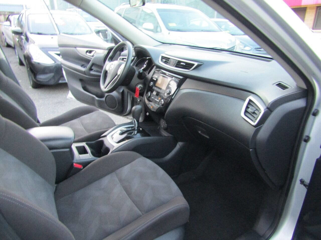 Used 2016 Nissan Rogue S image 29