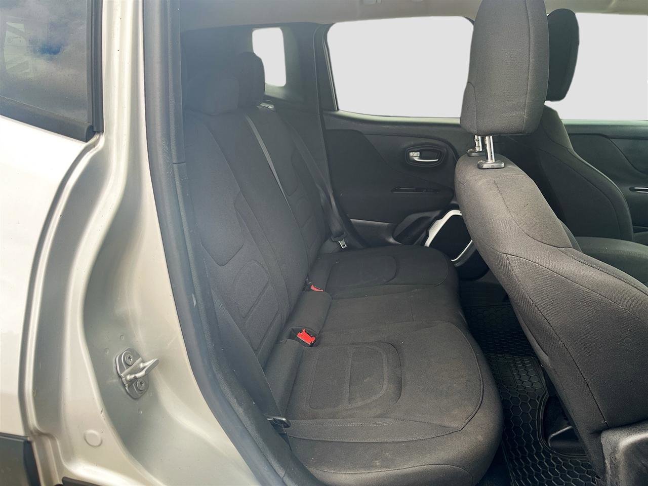 Used 2018 Jeep Renegade Latitude image 25