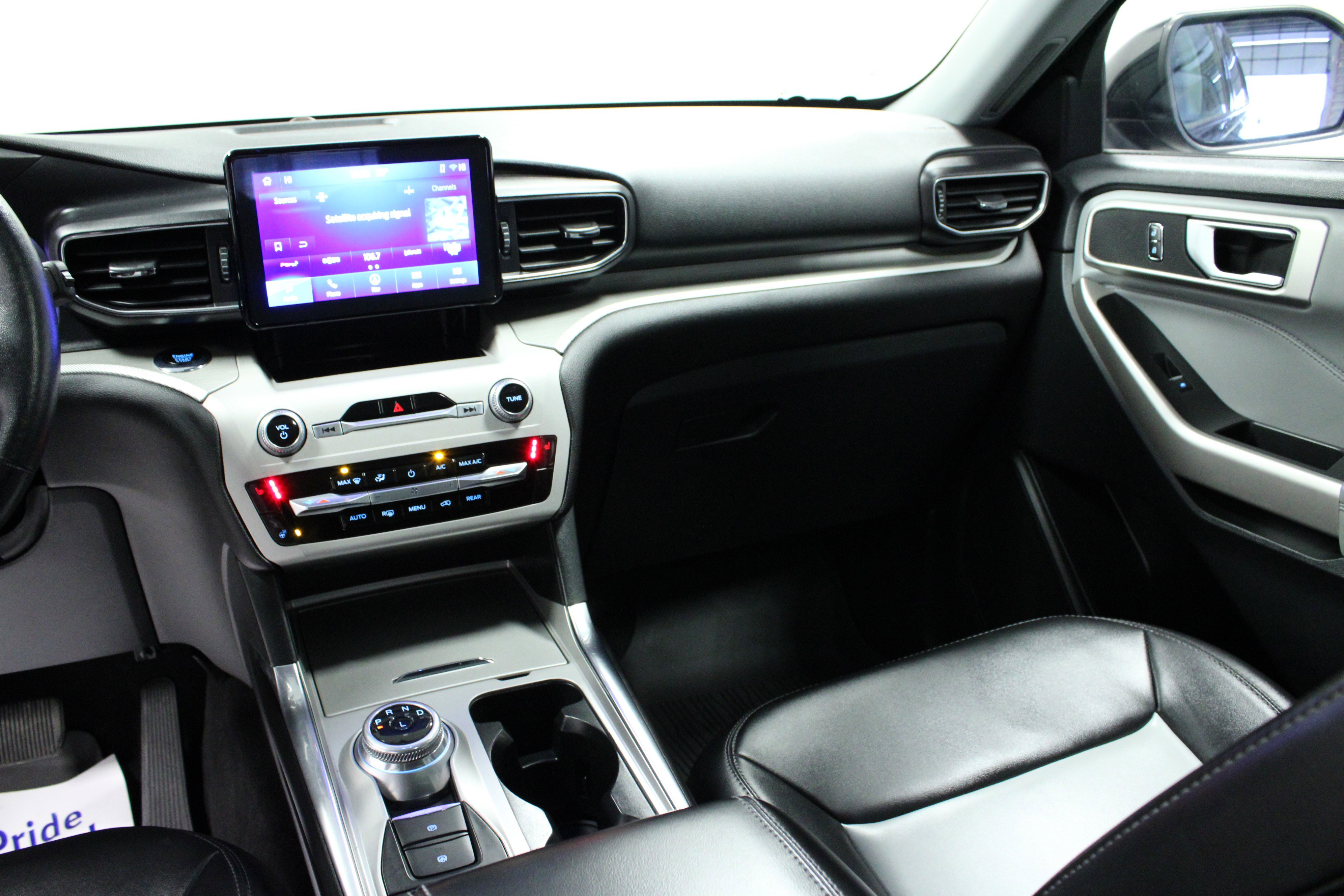 Used 2023 Ford Explorer XLT w/ Equipment Group 202A image 20