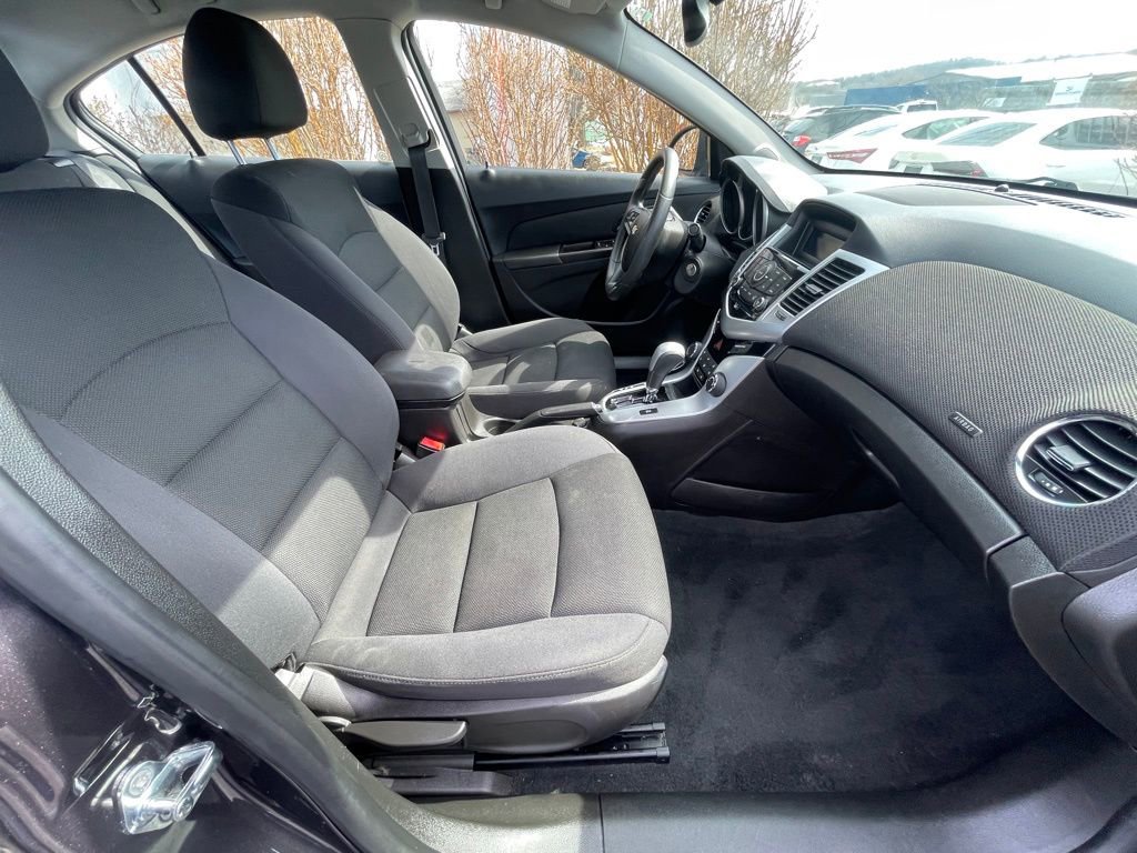 Used 2016 Chevrolet Cruze LT image 8