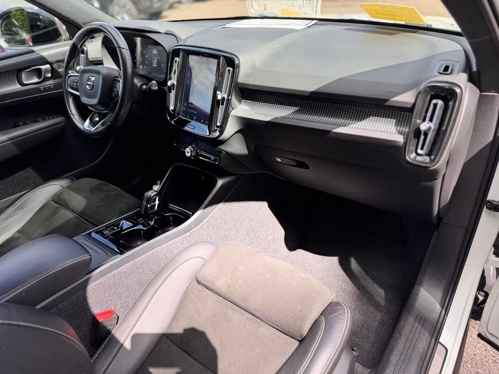 Used 2021 Volvo XC40 T5 R-Design w/ Protection Package Premier AWD/4WD image 25