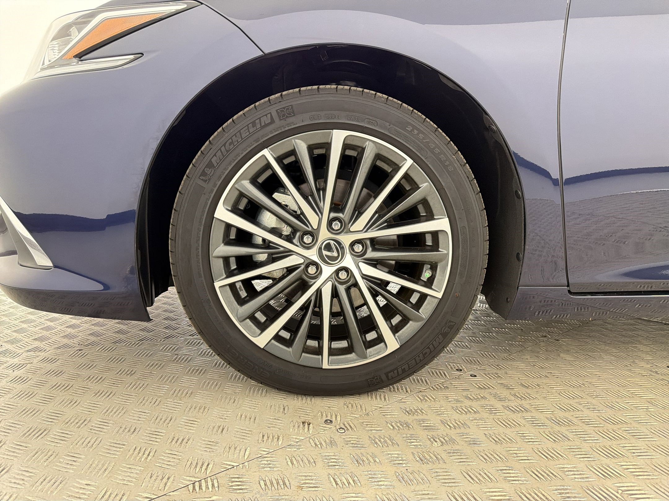 Certified 2024 Lexus ES 350 w/ Premium Package image 12