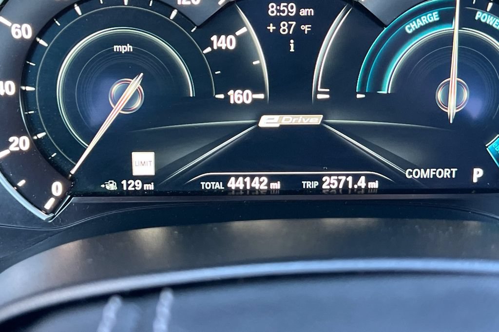 Used 2019 BMW 530e w/ Convenience Package RWD image 29