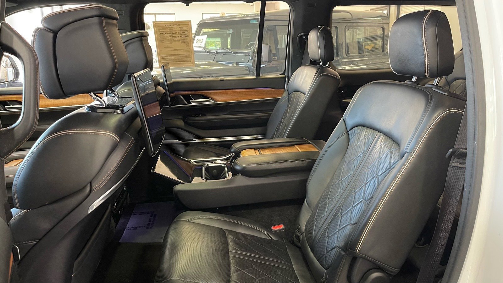 Used 2022 Jeep Grand Wagoneer Series III w/ Rear Seat Video Group 1 AWD/4WD image 37