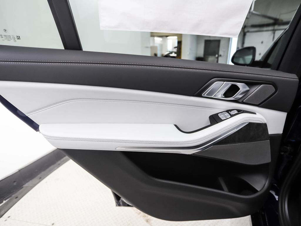 Used 2026 BMW X7 xDrive40i image 17