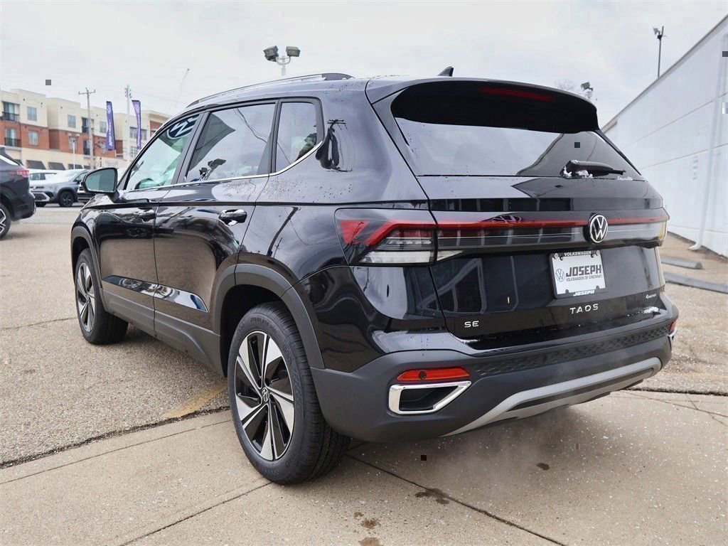 New 2026 Volkswagen Taos SE image 3