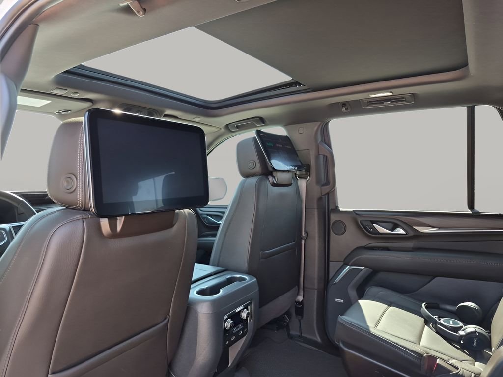 Used 2022 GMC Yukon Denali w/ Denali Ultimate Package image 18