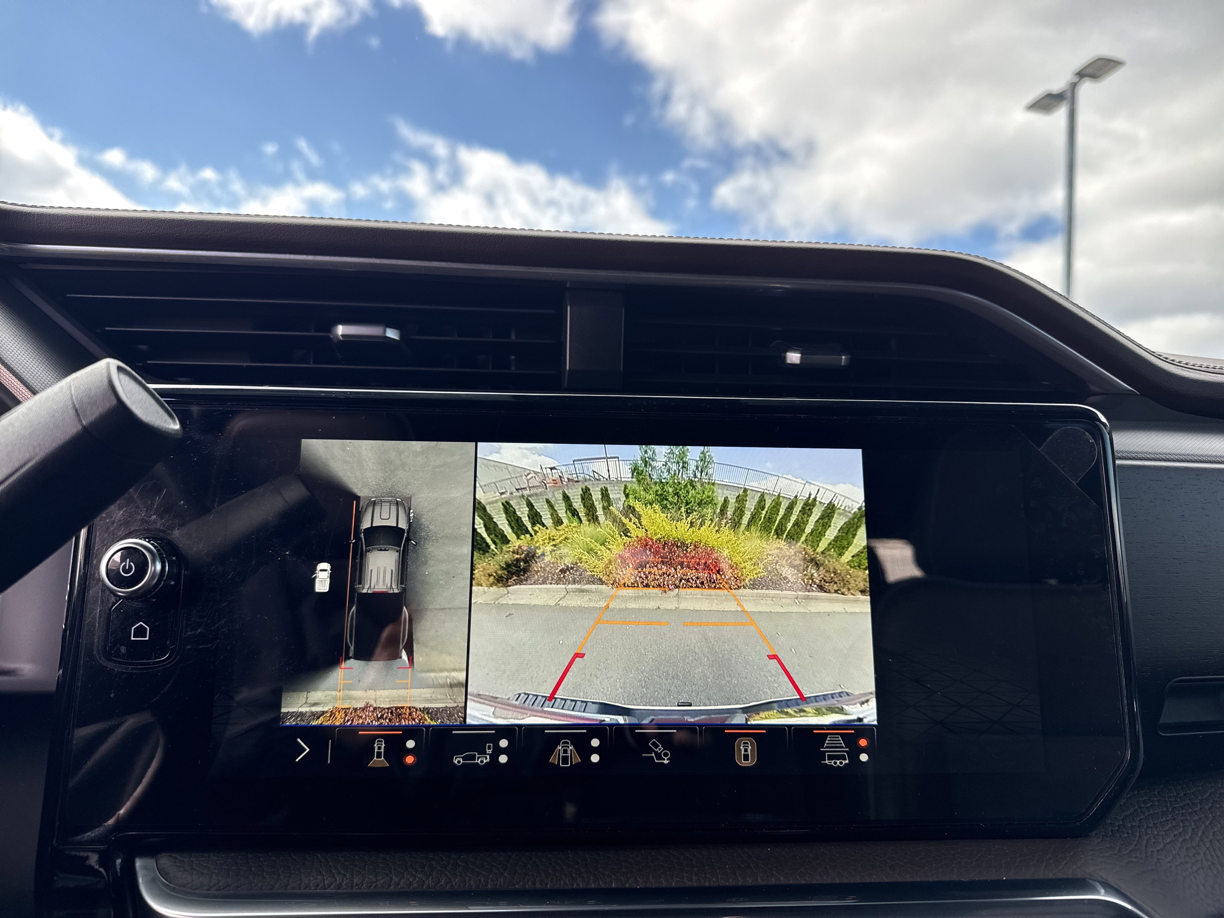 Used 2024 GMC Sierra 3500 Denali w/ Technology Package image 25